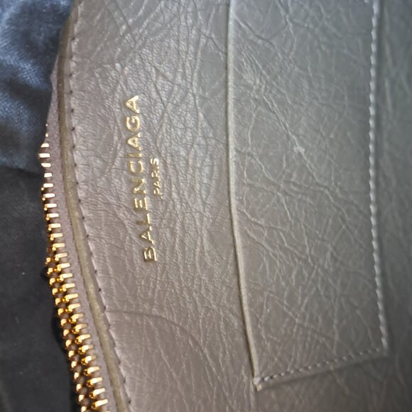 Gorgeous BALENCIAGA Crossbody bag in gray - Picture 3 of 9